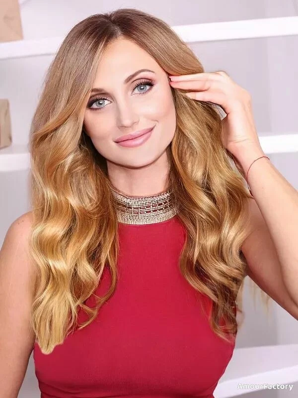 Elena Profile image 3